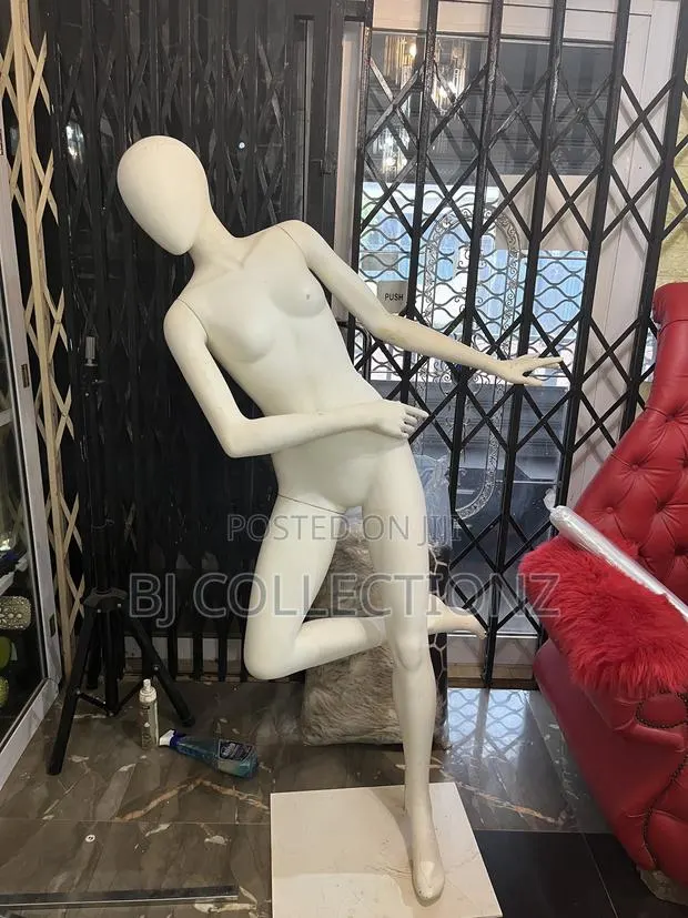 Used Mannequin for Sell · Photo 1