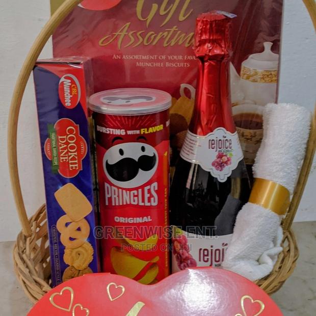 Valentines Day Gift Hamper For Her · Photo 2