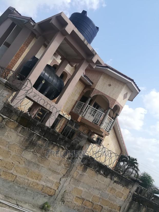 6bdrm House in Fredimens Real, Kumasi Metropolitan for Sale · Photo 5