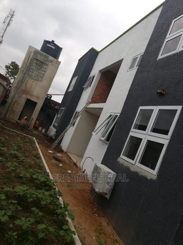 8bdrm Apartment in Fredimens Real, Kumasi Metropolitan for Sale · Photo 3