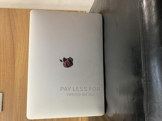 Laptop Apple MacBook Pro 2017 8GB Intel Core I5 SSD 256GB · Photo 1