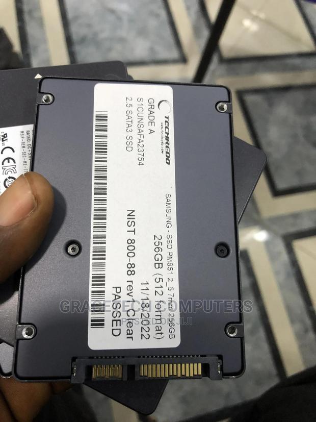 Samsung 256gb 2.5inch SSD · Photo 2