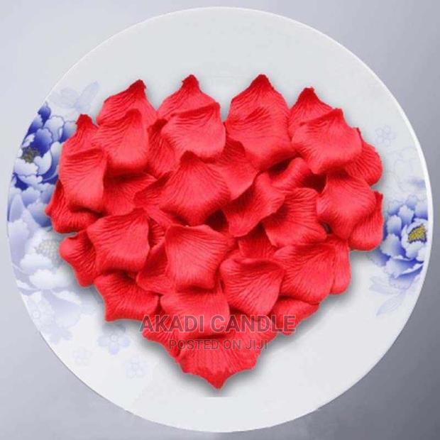 Rose Petals Red for Valentine · Photo 1
