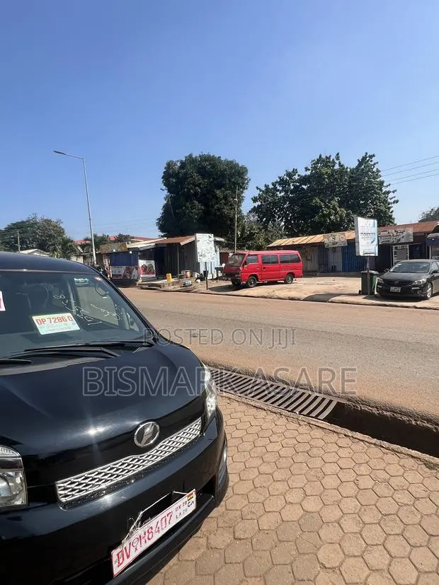 Toyota Voxy 2013 Black · Photo 1