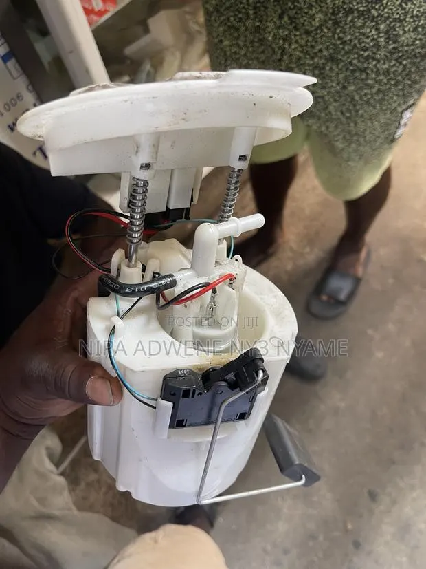 Benz C250 Fuel Pump Home Used · Photo 1