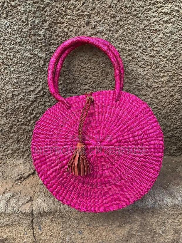 African Straw Basket · Photo 5