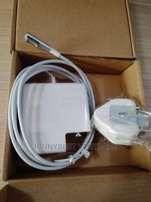 Macbook Pro Charger · Photo 2