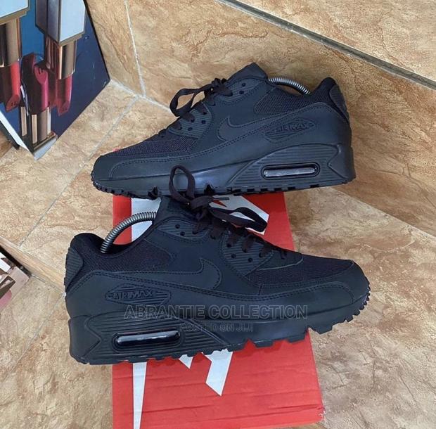 Nike Air Max 90 Triple Black · Photo 2