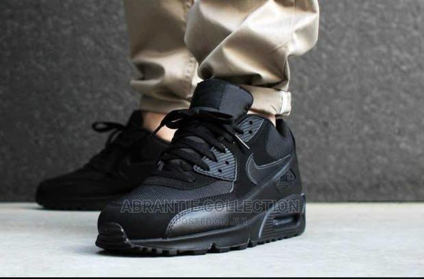 Nike Air Max 90 Triple Black · Photo 3