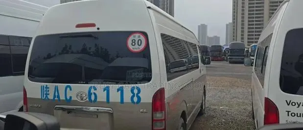 Toyota HiAce 2014 Grey · Photo 2