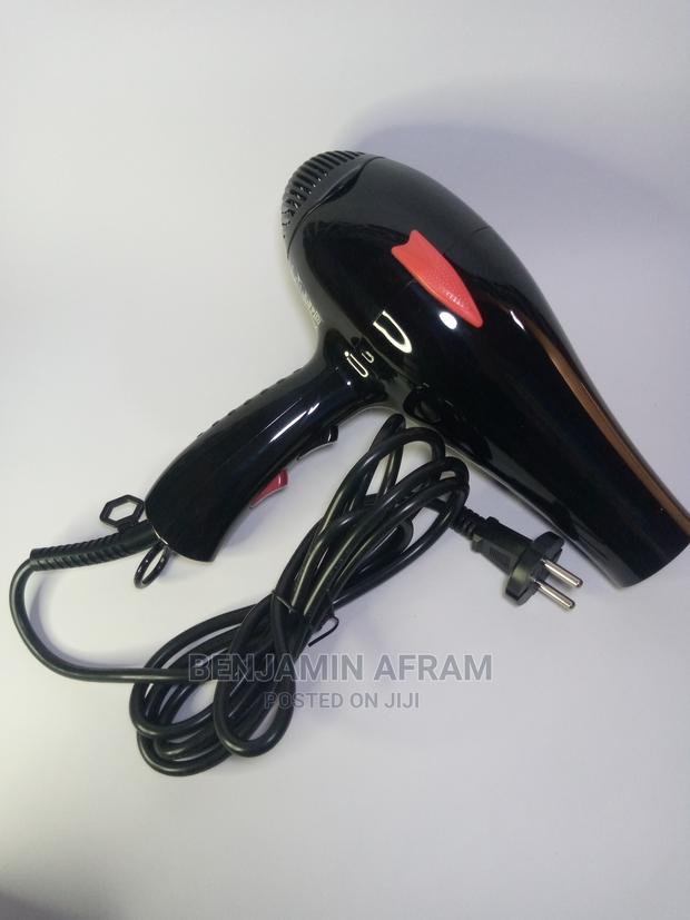 Handheld Hair Dryer · Photo 2