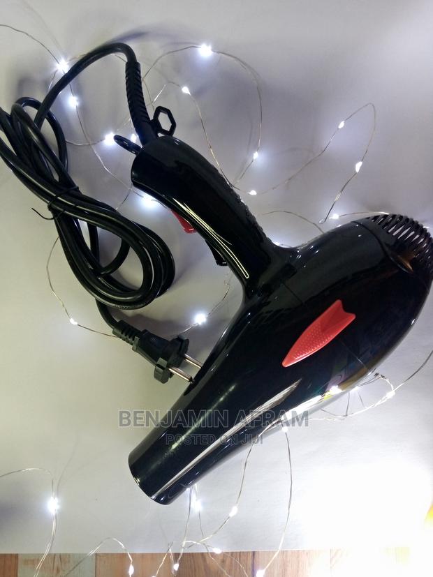 Handheld Hair Dryer · Photo 4