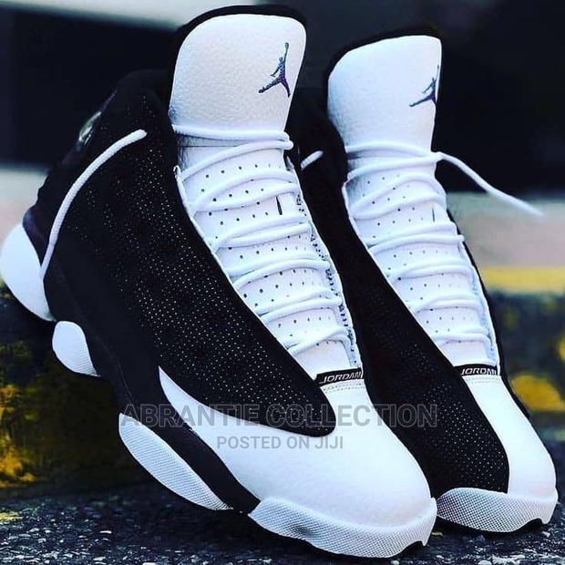 Air Jordan Retro 13 Black/White · Photo 2