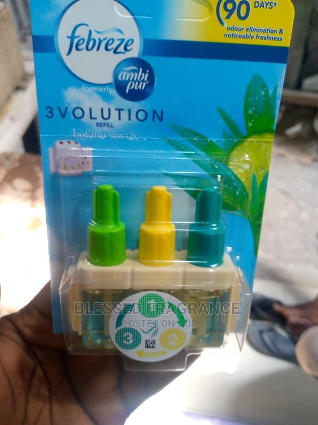 Ambi Pur Three Volution /Febreze Plugin Refills · Photo 3