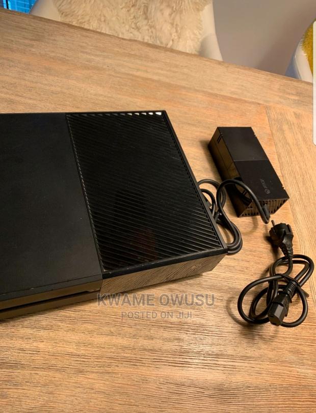 Xbox One 500gb.Fifa 24 Plus Additional 7 Games on It · Photo 3