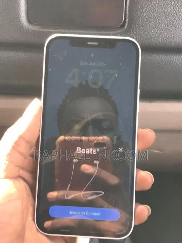 Apple iPhone 12 64 GB White · Photo 1