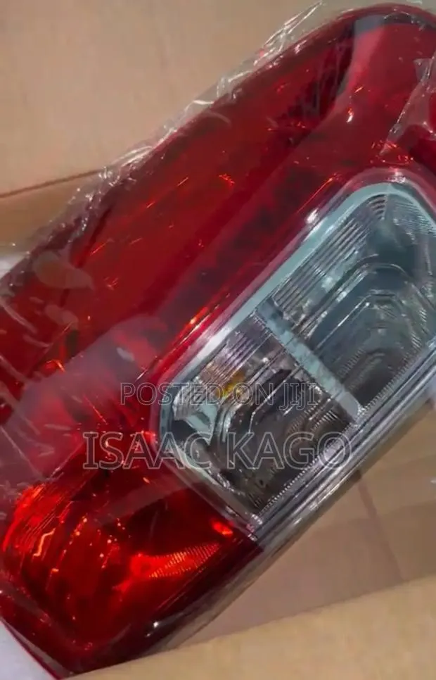 Nissan Navara 2016 Tail Light · Photo 1