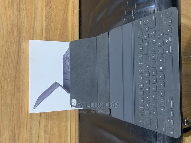 Apple Magic Keyboard 11.9-Inches · Photo 3