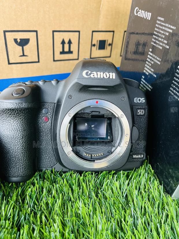 Body Only Camera 5D Mark II Canon · Photo 1