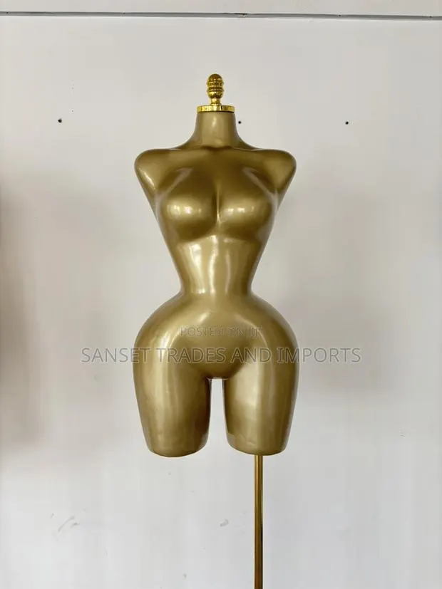 Gold Fiber Glass Mannequin · Photo 1