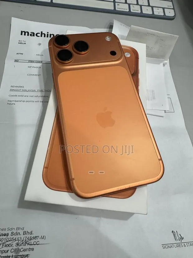 Apple iPhone 17 Pro Max 256 GB Orange · Photo 1