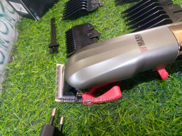 Capacity Display Cordless Barbering Machine · Photo 3