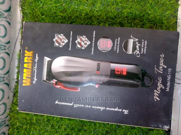 Capacity Display Cordless Barbering Machine · Photo 5