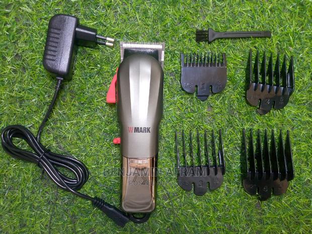 Capacity Display Cordless Barbering Machine · Photo 1