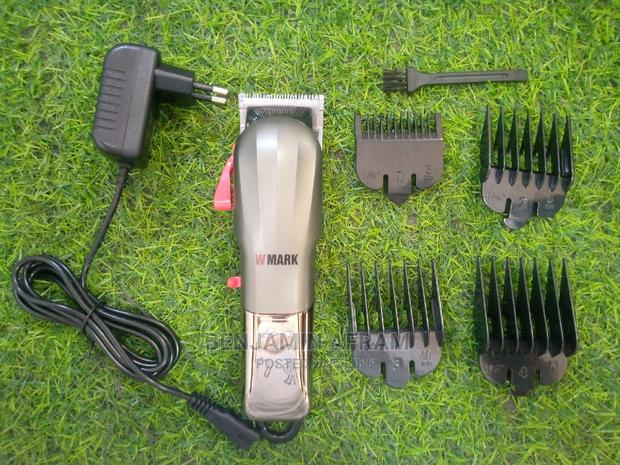 Capacity Display Cordless Barbering Machine · Photo 4