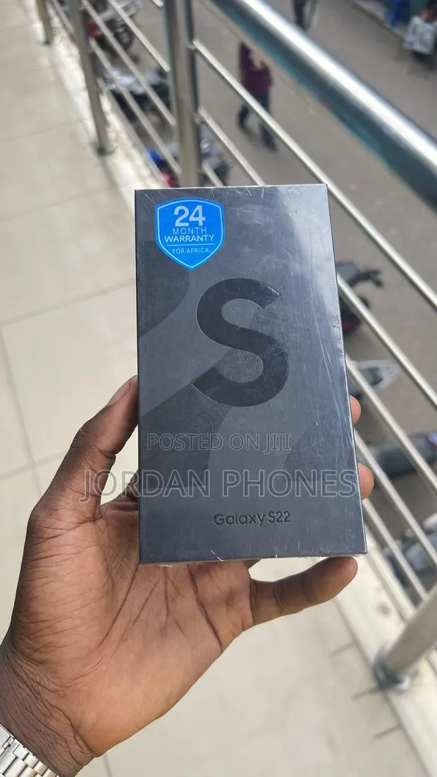 New Samsung Galaxy S22 5G 256 GB Black · Photo 1