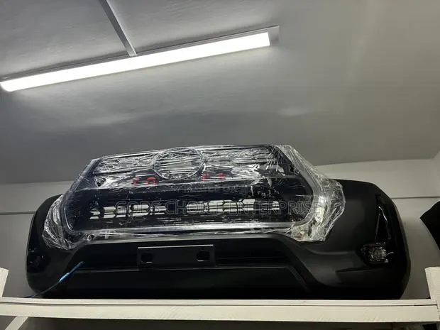 Complet Front Bumper HILUX 2020-2022-2023-2024 · Photo 1