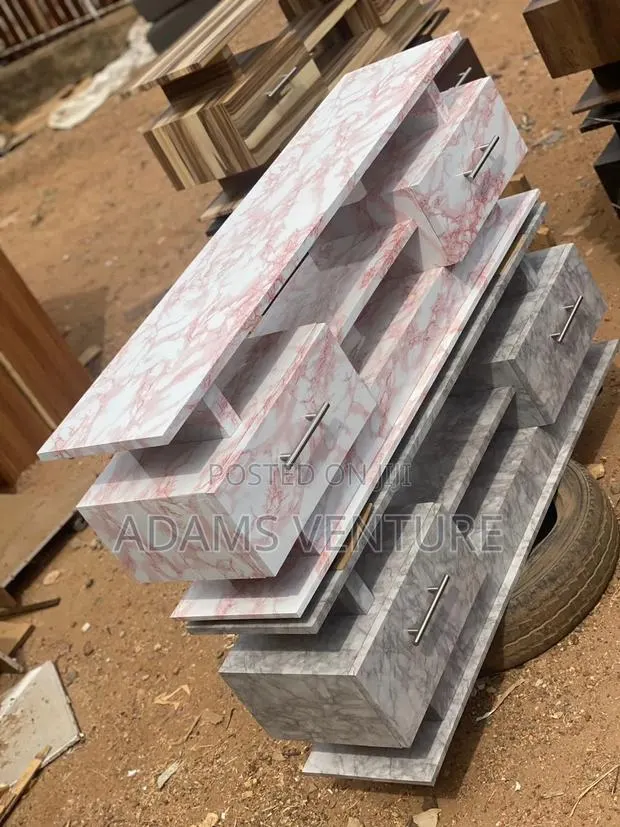 Very Strong TV Stand for Sell · Photo 2