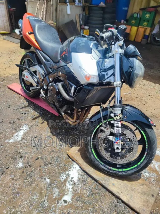 Suzuki GSR 2007 · Photo 1