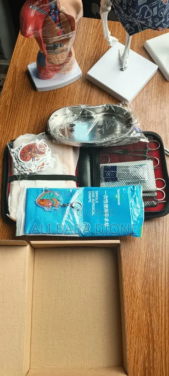 Suturing Kit · Photo 1