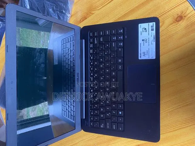 Laptop Asus E402SA 4GB AMD HDD+SSD 350GB · Photo 1