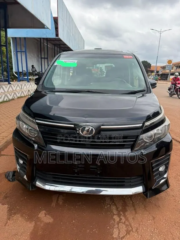 Toyota Voxy V 2WD 7-Seater 2016 Black