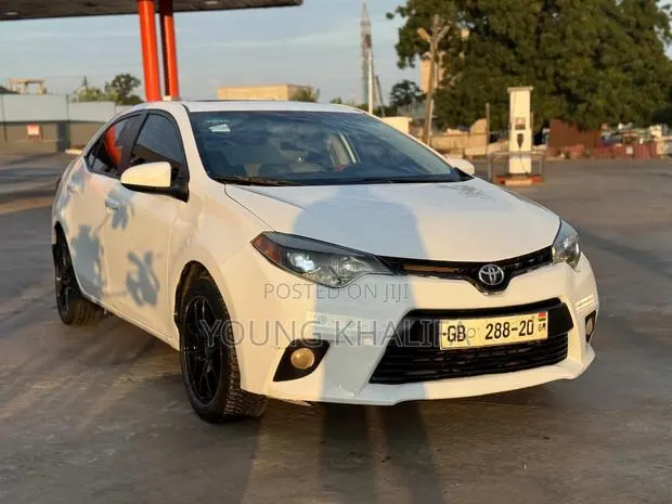 Toyota Corolla 2015 White · Photo 1
