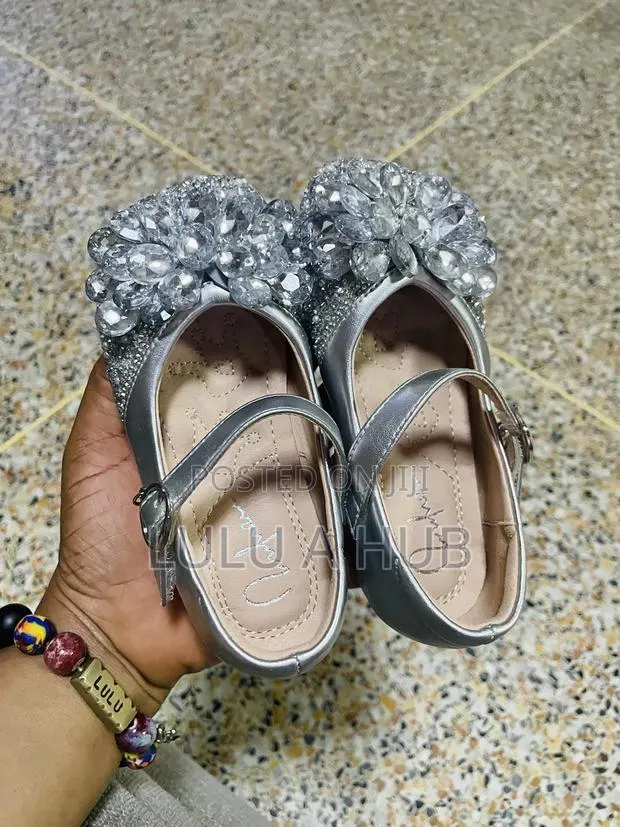 Kids Shoes · Photo 2