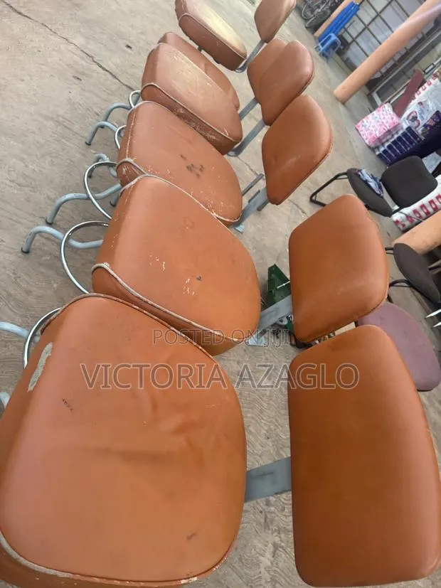 Swivel Bar Stools With a Backrest · Photo 1