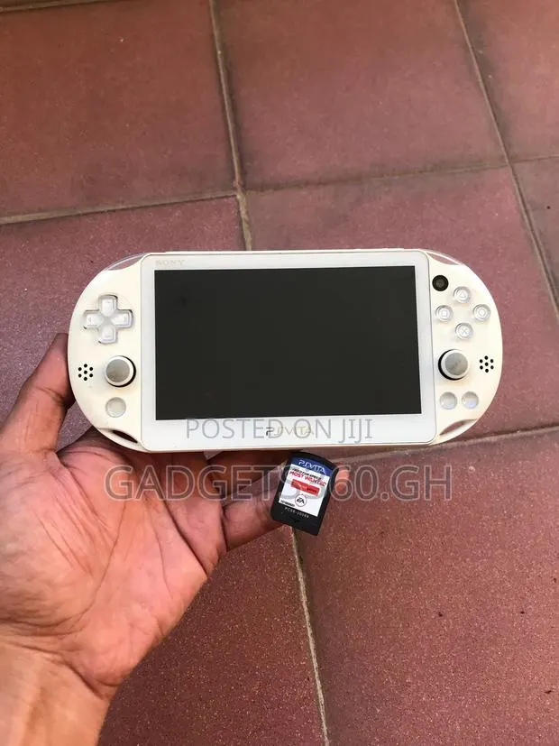 Sony PSVITA Slim (32GB + 15 Games Loaded) White · Photo 1