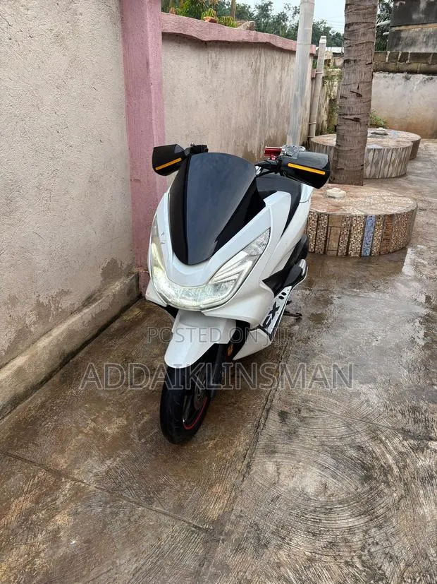 Honda Forza 2009 White · Photo 1