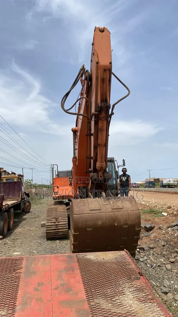 Excavator Hitachi Zaxis 450 · Photo 1