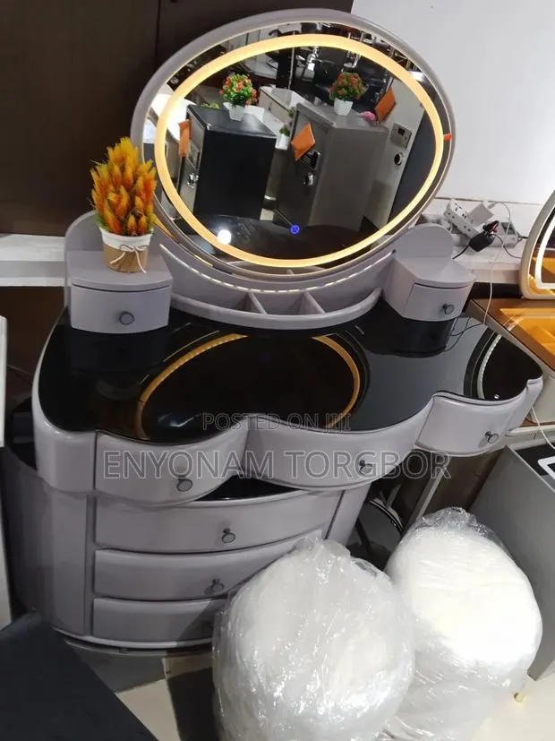 Dressing Mirror · Photo 1