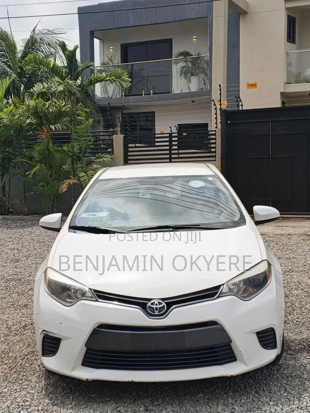 Toyota Corolla 2016 White · Photo 1