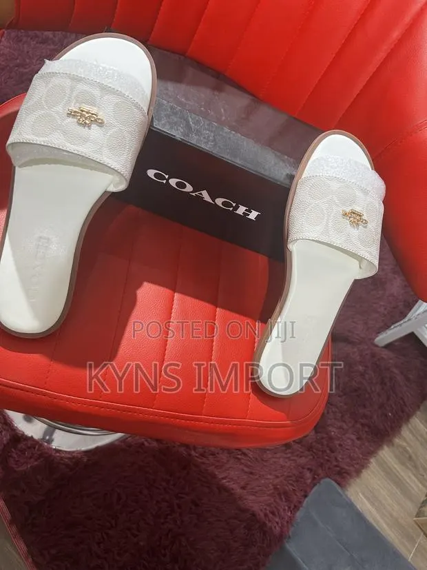 Coach Slippers · Photo 1