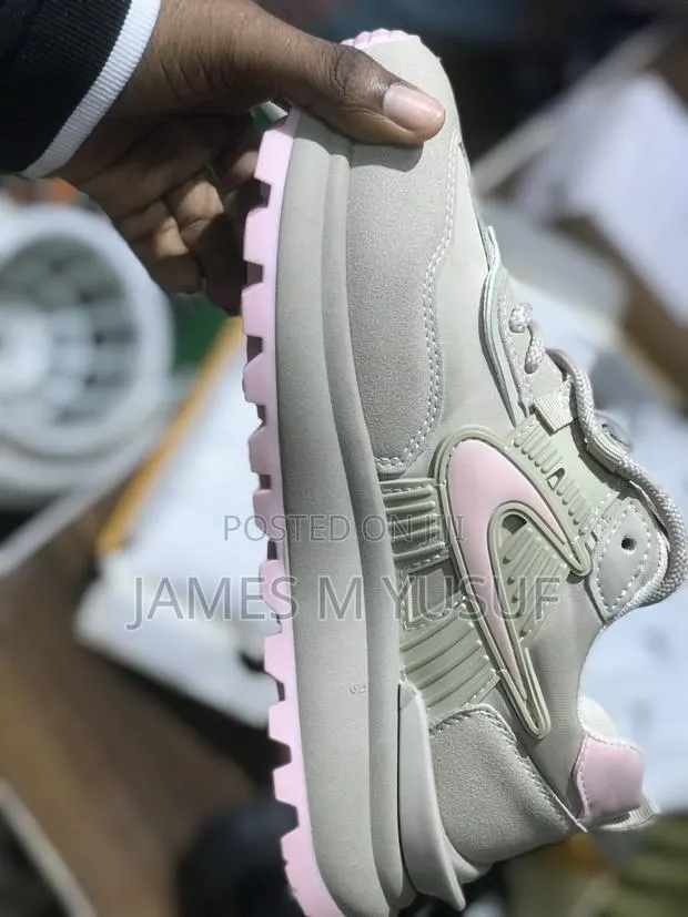 Original Alo Sneakers · Photo 1