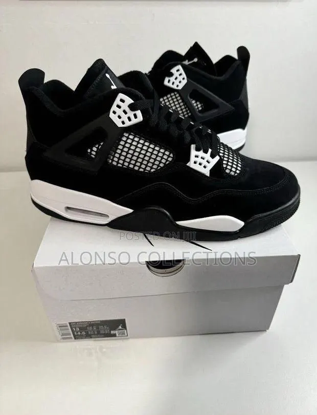 Jordan 4 Black-White · Photo 1