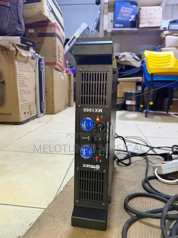 Max MX1000 Professional Power Amplifier · Photo 1