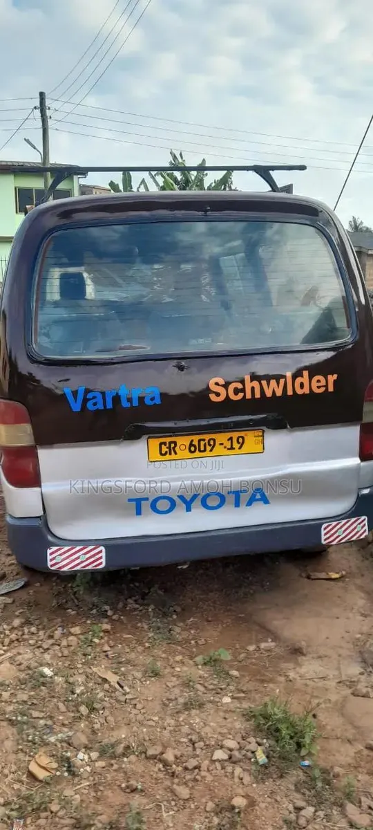 Toyota HiAce 2012 Black · Photo 1