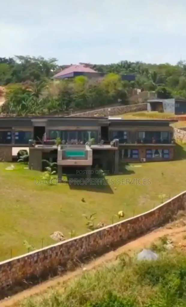 5bdrm Mansion in Aburi for sale · Photo 1